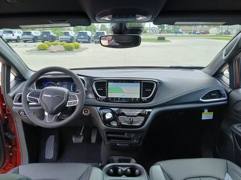 New 2026 Chrysler Pacifica Select AWD/4WD image 32