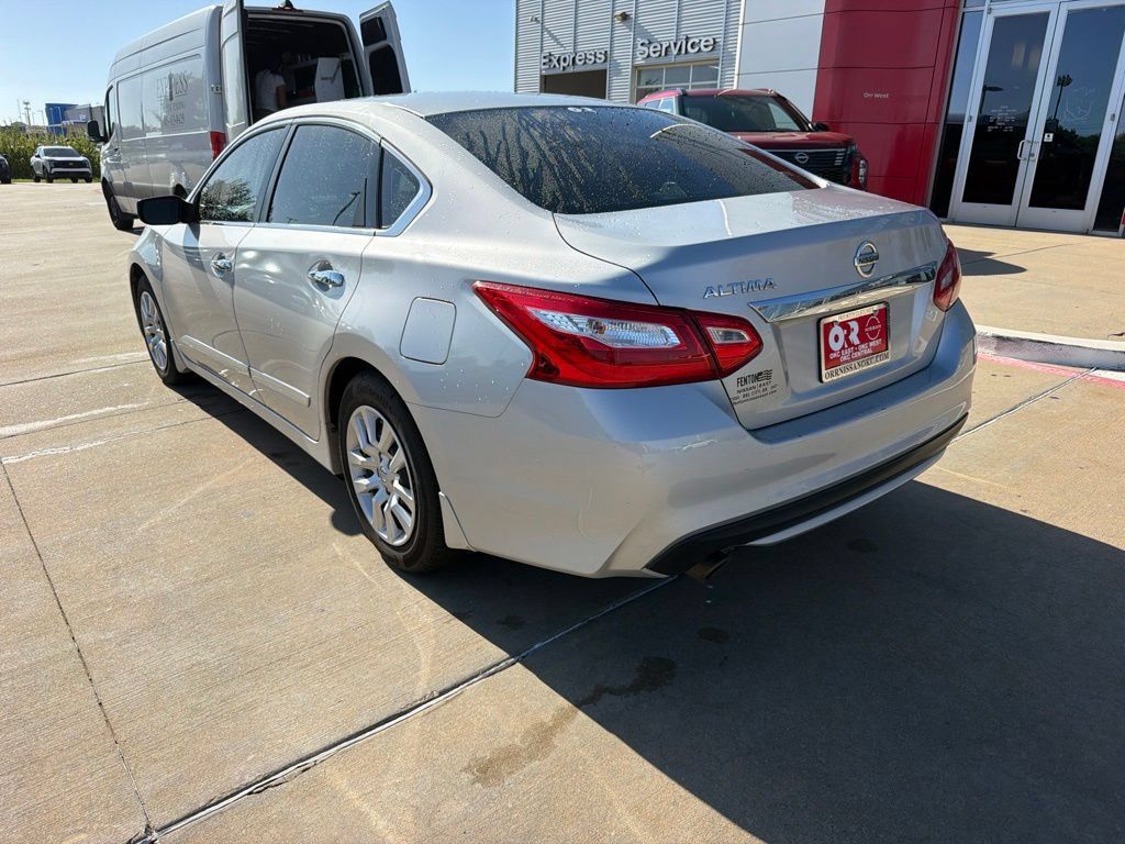 Used 2016 Nissan Altima 2.5 S w/ Power Driver Seat Package FWD image 3