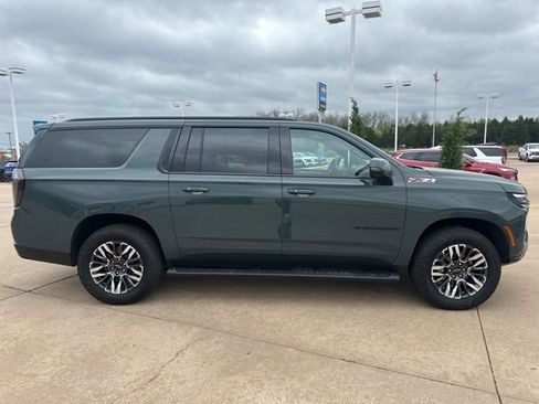 Used 2025 Chevrolet Suburban Z71 w/ Z71 Off-Road Package image 6