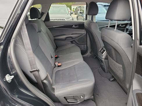 Used 2020 Kia Sorento L image 12