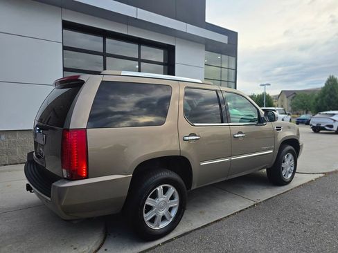 Used 2007 Cadillac Escalade AWD w/ Information Package image 9