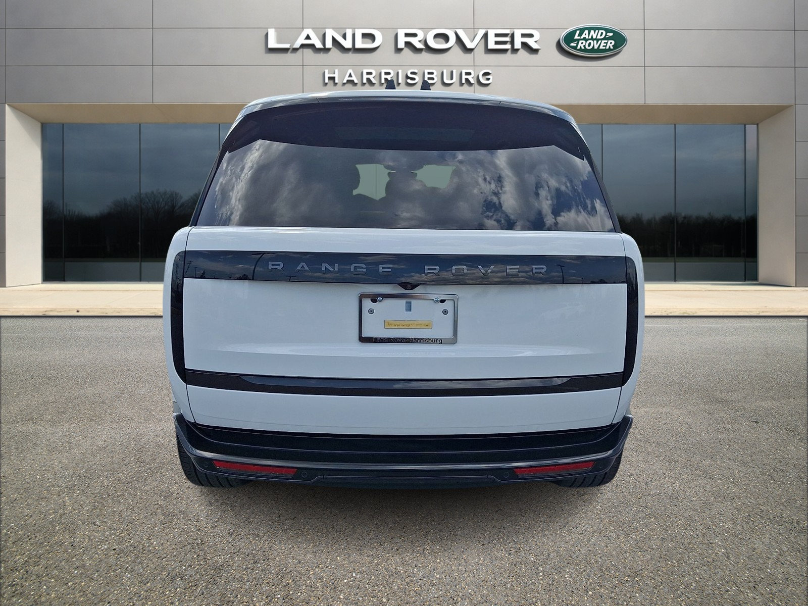 New 2026 Land Rover Range Rover Long Wheelbase SE AWD/4WD image 3