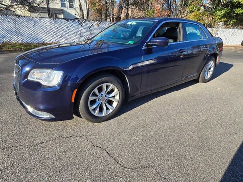 Used 2015 Chrysler 300 Limited image 9