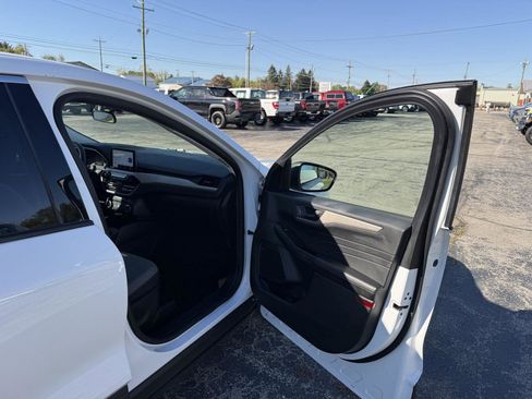 Used 2022 Ford Escape SE image 45