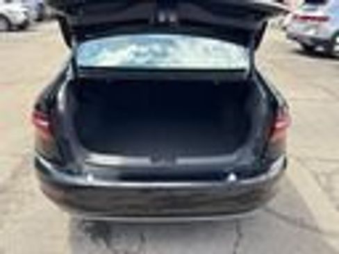 Used 2019 Volkswagen Jetta SE w/ Cold Weather Package FWD image 11