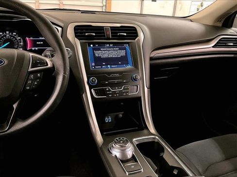 Used 2019 Ford Fusion SE FWD image 6