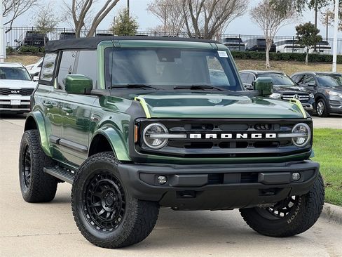 Used 2022 Ford Bronco Outer Banks image 2