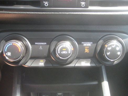 Used 2024 Kia Forte LXS w/ LXS Technology Package FWD image 18
