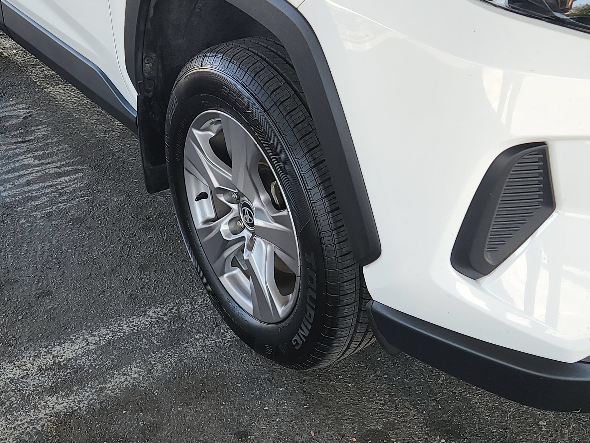 Used 2024 Toyota RAV4 XLE w/ Convenience Package AWD/4WD image 19