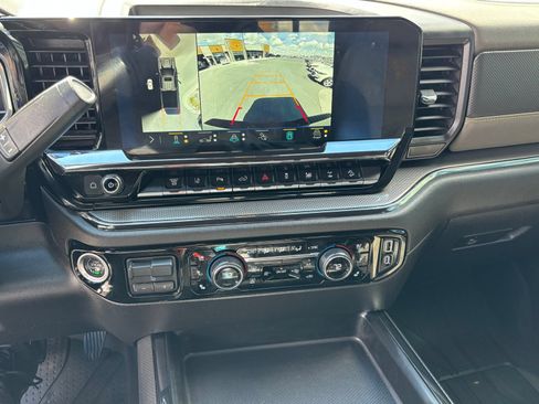 Used 2024 Chevrolet Silverado 2500 ZR2 AWD/4WD image 18