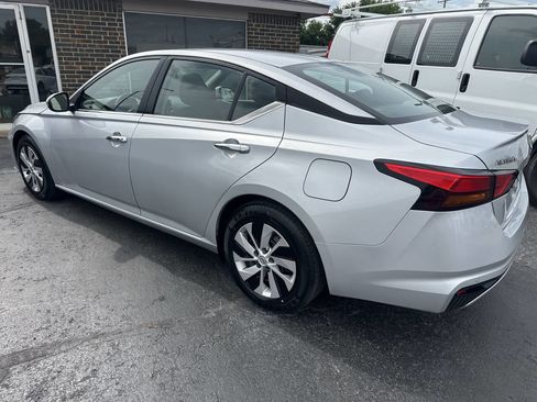 Used 2023 Nissan Altima 2.5 S FWD image 9