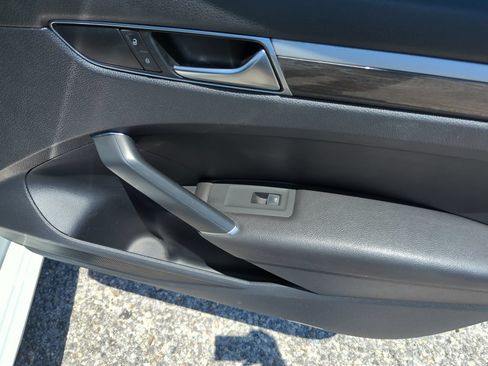 Used 2017 Volkswagen Passat 1.8T SE FWD image 35
