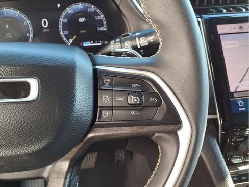 Used 2023 Jeep Grand Cherokee Limited AWD/4WD image 18