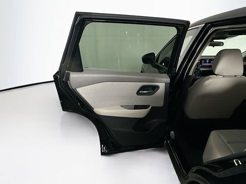 Used 2023 Nissan Rogue SV image 24