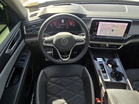 Used 2024 Volkswagen Atlas Peak Edition SEL AWD/4WD image 17