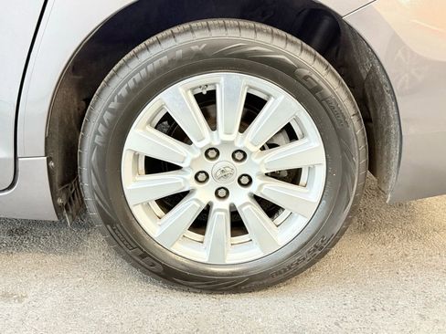 Used 2017 Toyota Sienna Limited Premium image 7