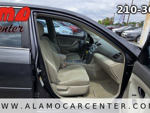 Used 2009 Toyota Camry LE FWD image 14