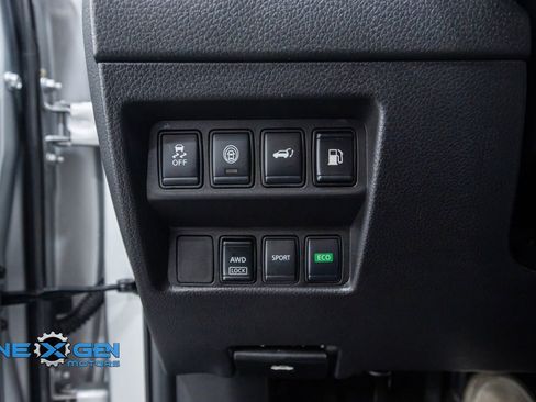 Used 2020 Nissan Rogue SV image 13