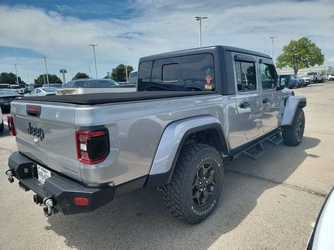 Used 2021 Jeep Gladiator Sport AWD/4WD image 3