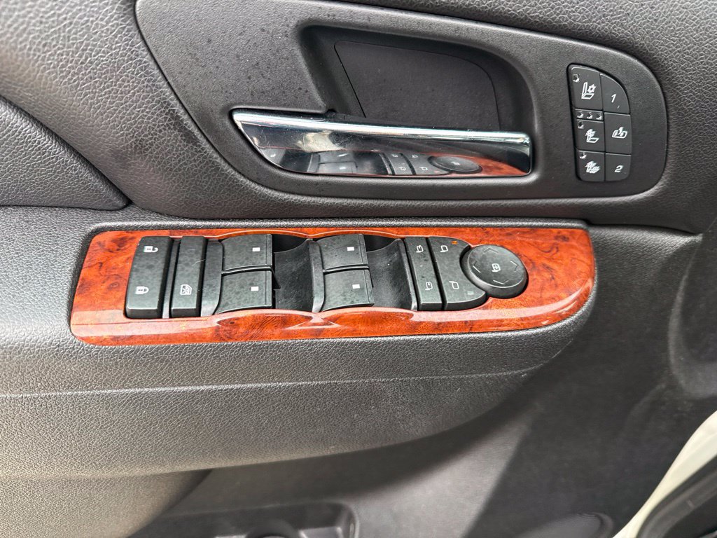 Used 2012 Chevrolet Avalanche LTZ AWD/4WD image 25