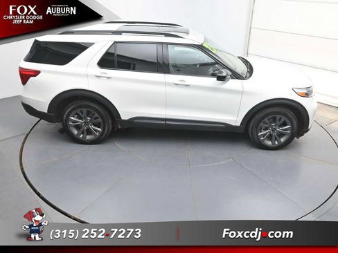 Used 2023 Ford Explorer XLT w/ Equipment Group 202A AWD/4WD image 34