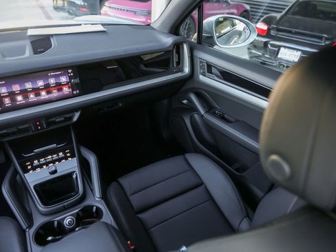 Certified 2026 Porsche Cayenne AWD/4WD image 36