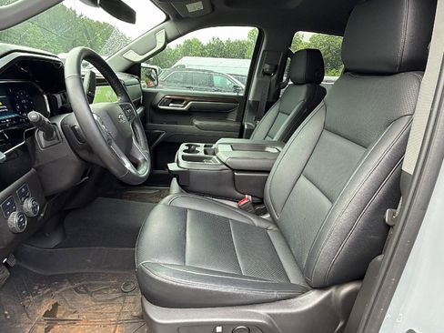 Used 2025 Chevrolet Silverado 1500 RST AWD/4WD image 16