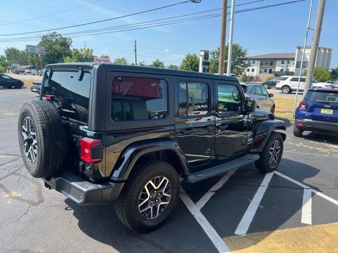 Used 2019 Jeep Wrangler Unlimited Sahara w/ Safety Group AWD/4WD image 4