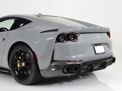 Used 2019 Ferrari 812 Superfast RWD image 7