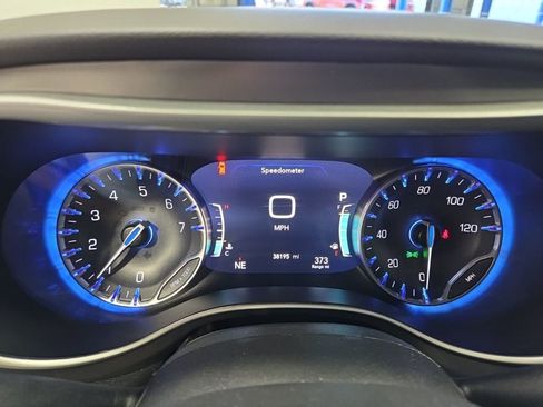 Used 2025 Chrysler Pacifica Select FWD image 13