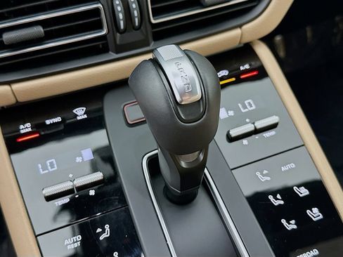 Certified 2026 Porsche Macan AWD/4WD image 19