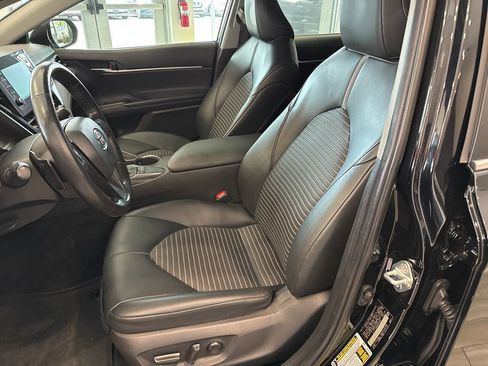 Used 2022 Toyota Camry SE w/ Convenience Package image 13