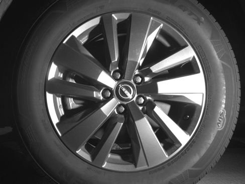 Used 2025 Nissan Pathfinder SV image 12