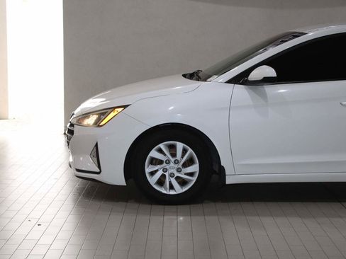 Used 2020 Hyundai Elantra SE image 4