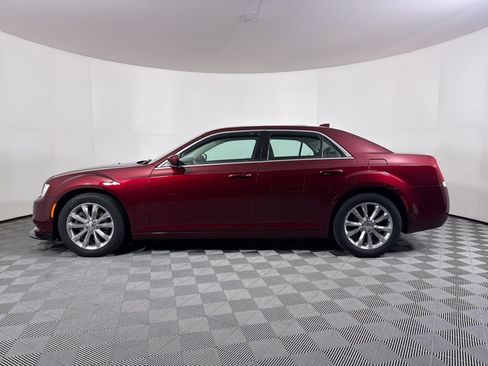 Used 2017 Chrysler 300 Limited w/ Value Package AWD/4WD image 13