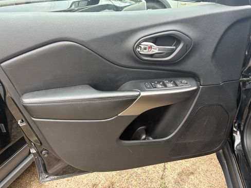 Used 2020 Jeep Cherokee Latitude Plus FWD image 5