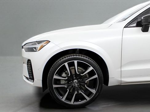 Certified 2023 Volvo XC60 B5 Ultimate w/ Climate Package image 68