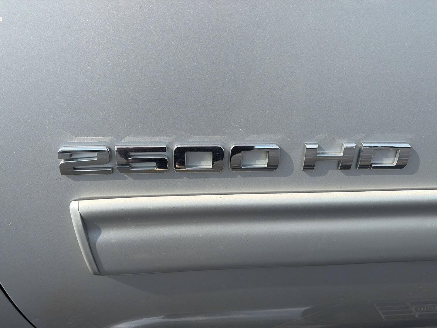 Used 2011 GMC Sierra 2500 SLE w/ Convenience Package AWD/4WD image 10
