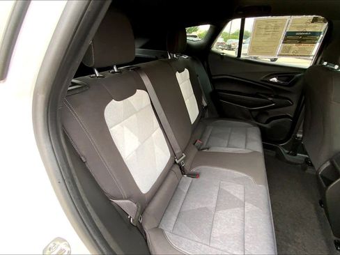 Used 2025 Chevrolet Trax RS w/ Sunroof Package FWD image 20