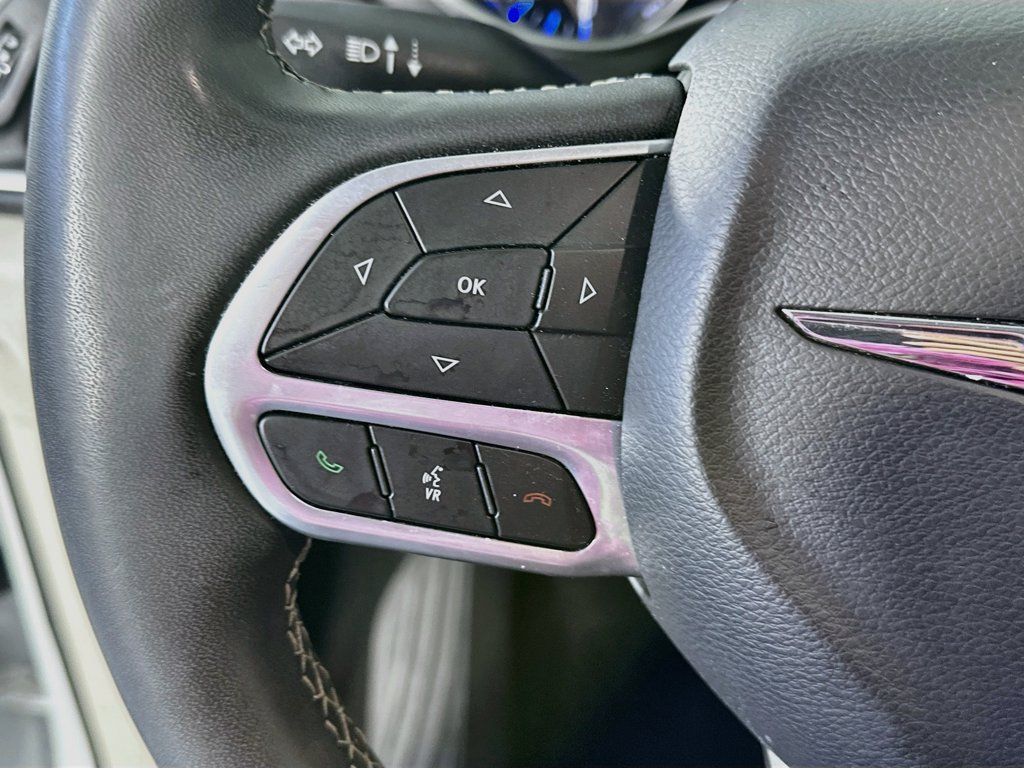 Used 2023 Chrysler Pacifica Touring-L FWD image 24