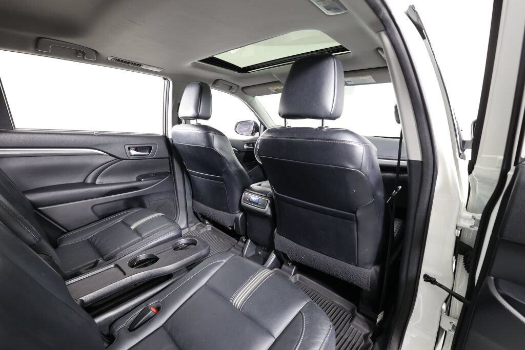 Used 2017 Toyota Highlander SE AWD/4WD image 21