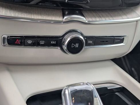 Used 2023 Volvo XC60 T8 Ultimate w/ Climate Package image 18