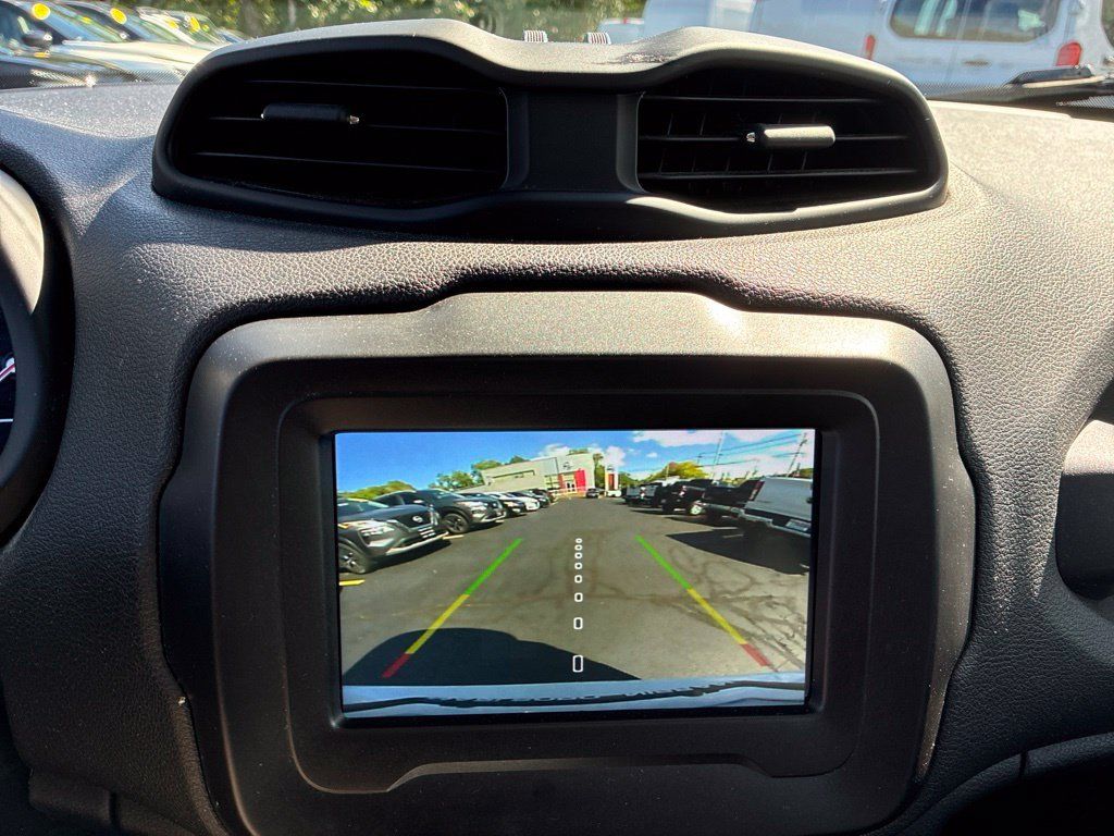 Used 2020 Jeep Renegade Latitude AWD/4WD image 19