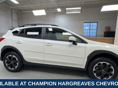 Used 2023 Subaru Crosstrek 2.0i Premium image 11