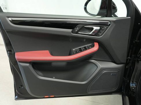 New 2026 Porsche Macan image 24