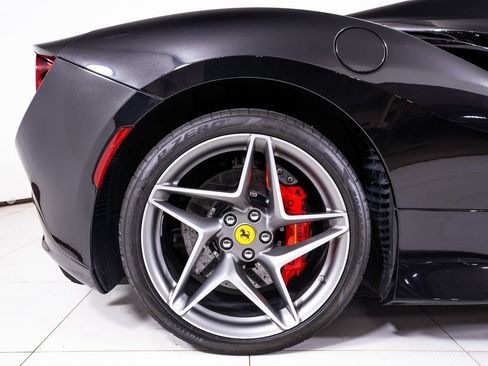 Used 2021 Ferrari F8 Tributo RWD image 19