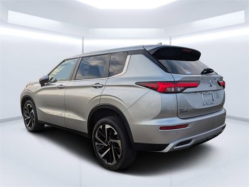 Used 2024 Mitsubishi Outlander FWD image 5