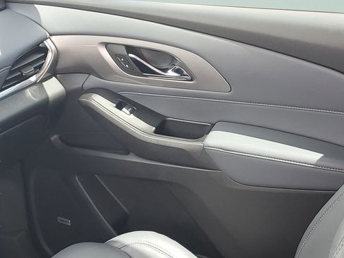 Used 2018 Chevrolet Traverse LT w/ LPO, Floor Liner Package FWD image 13