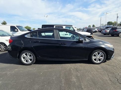 Used 2016 Chevrolet Cruze LT w/ Convenience Package FWD image 2
