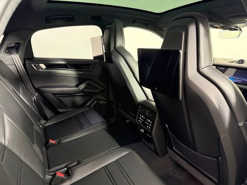 New 2026 Porsche Cayenne GTS image 17